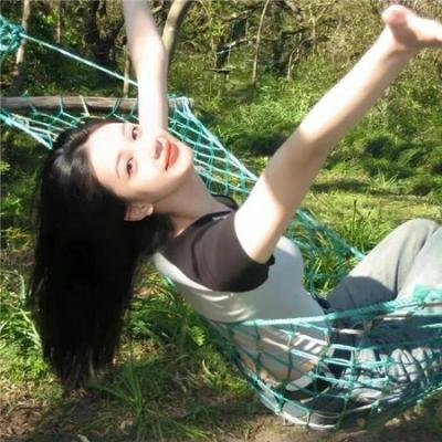 不时用俄语小声说真心话的邻桌艾莉同学